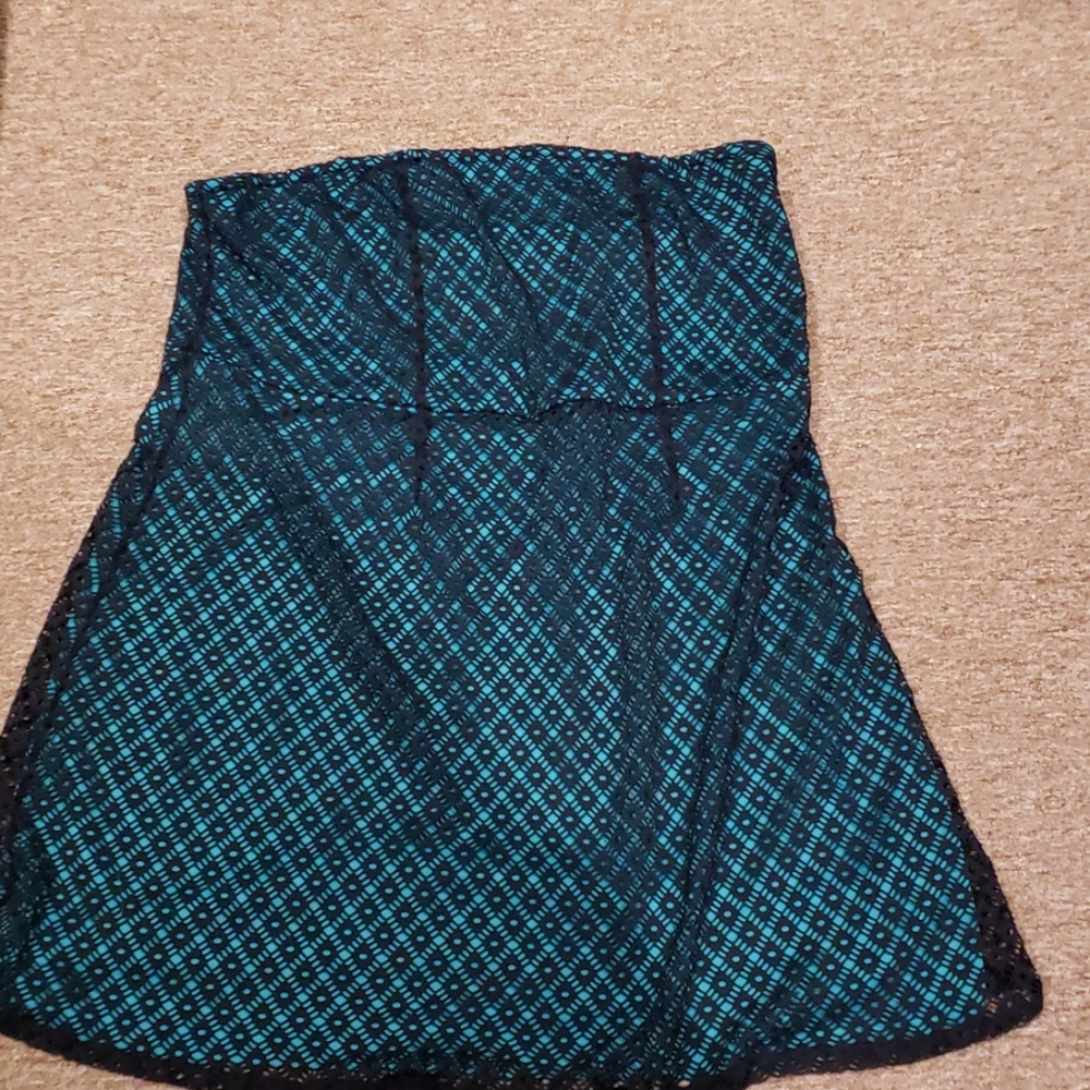 Sleeveless lace overlay dress